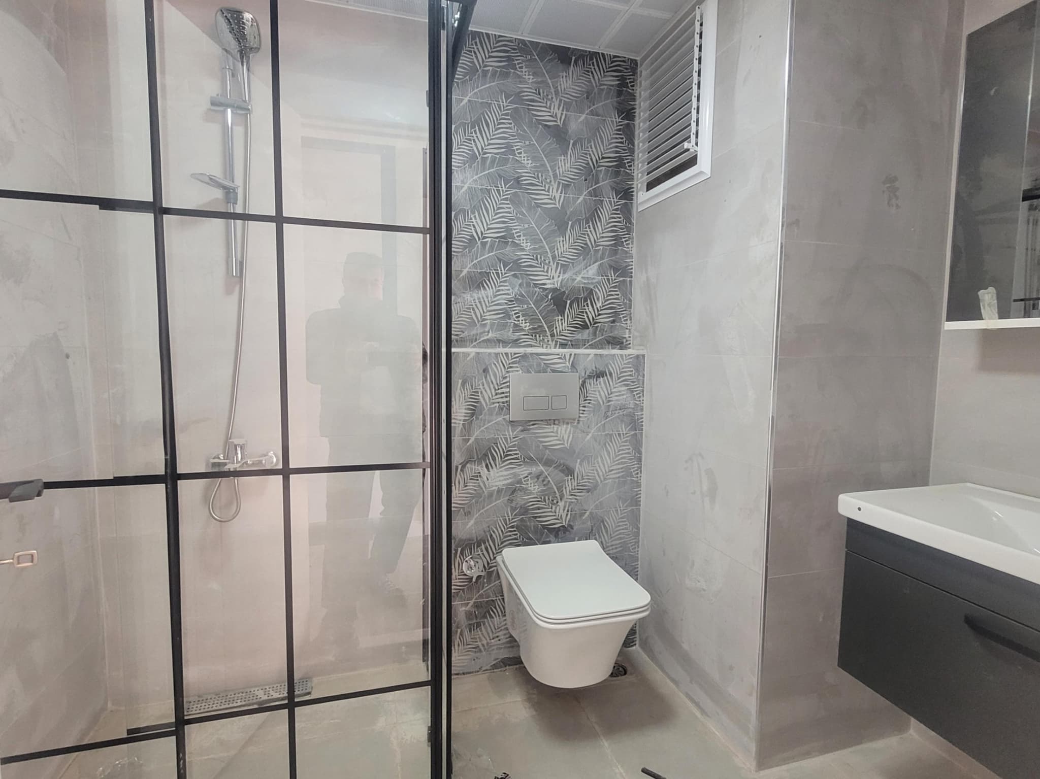 ANTALYA AKSU ALTINTAŞ'TA SATILIK, SİTE İÇİNDE HAVUZLU LÜKS 1+1 DAİRE
